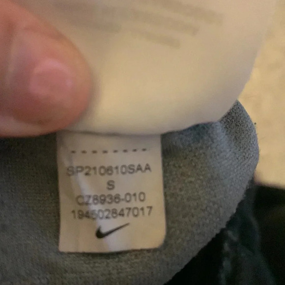 EUC women’s NIKE unique black and grey printed pullon cropped pants size small - Picture 9 of 9